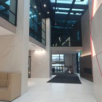 Вид входной группы внутри зданий Бизнес-центр «Новосущевский»